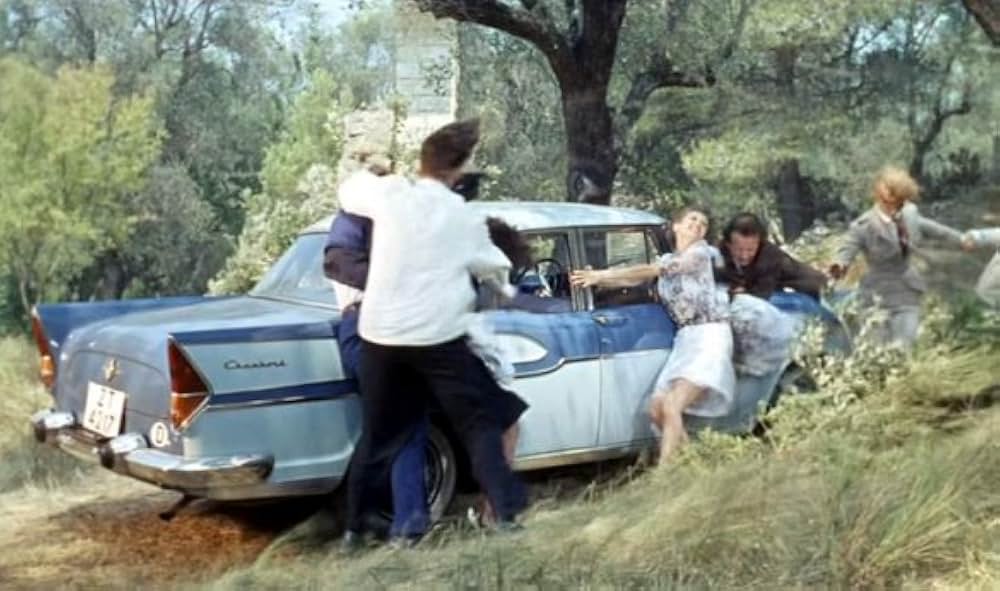 草の上の昼食の画像