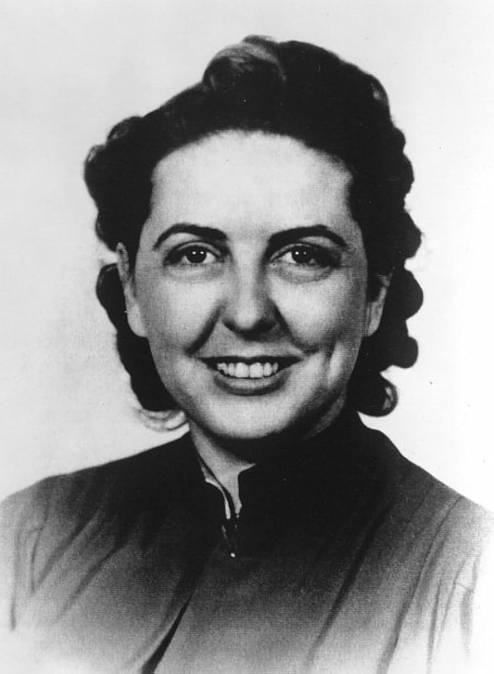 草の上の月の画像