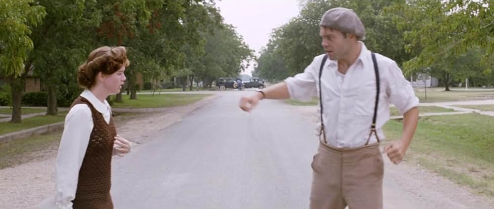 草の上の月の画像