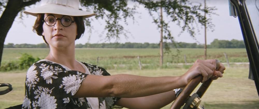 草の上の月の画像