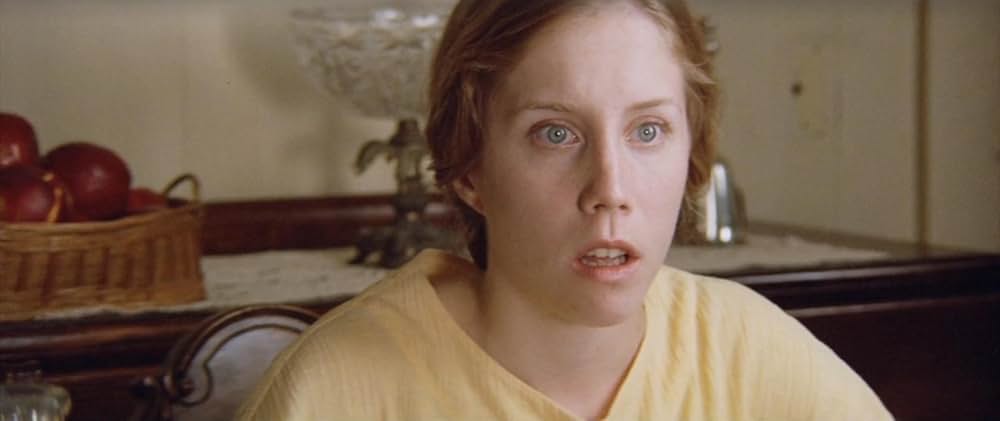 草の上の月の画像