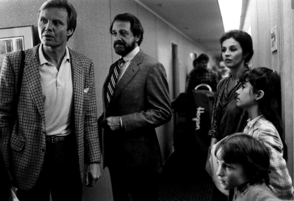 5人のテーブルの画像