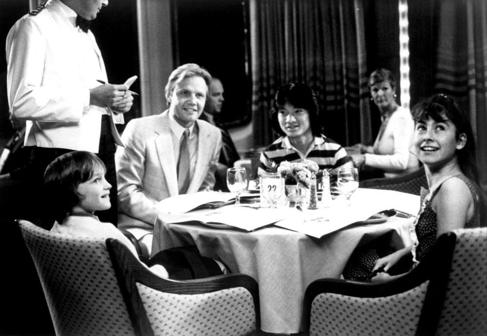 5人のテーブルの画像