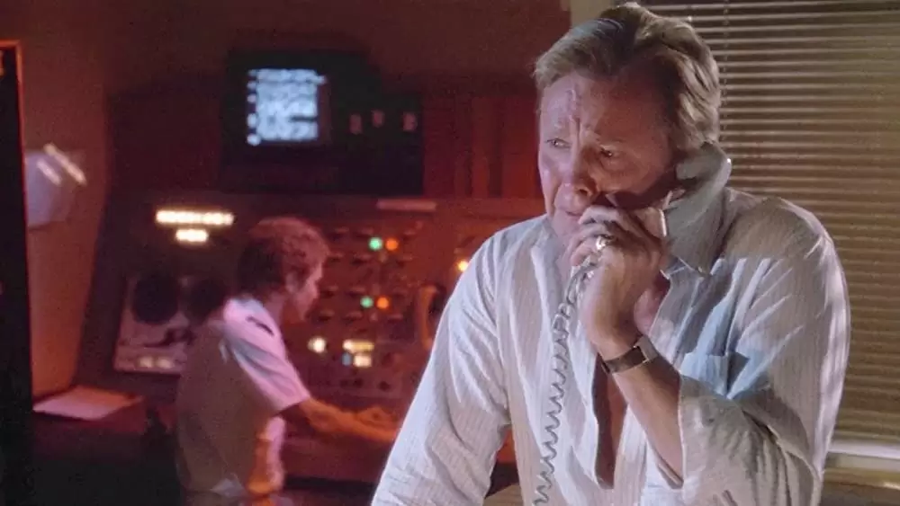 5人のテーブルの画像