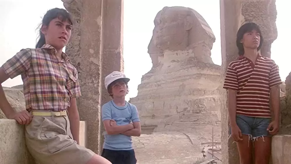 「5人のテーブル」ソン・ホアン・ブイ & ロビー・カイガー & ロクサーナ・ザルの画像