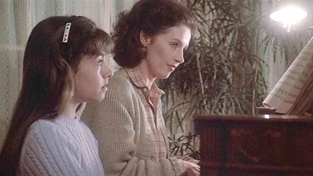 5人のテーブルの画像