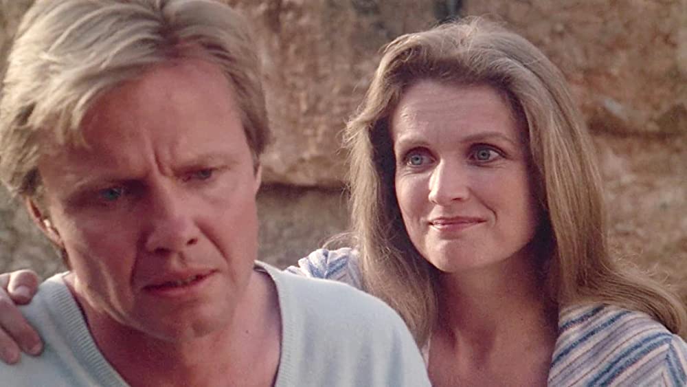 5人のテーブルの画像