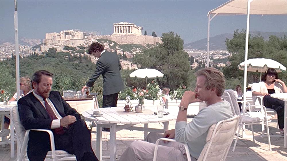 5人のテーブルの画像