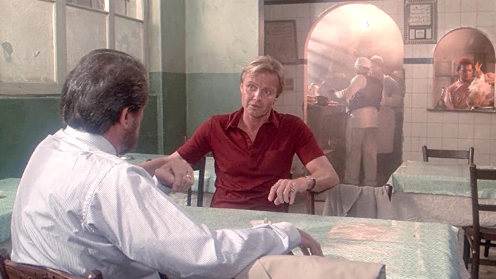 5人のテーブルの画像