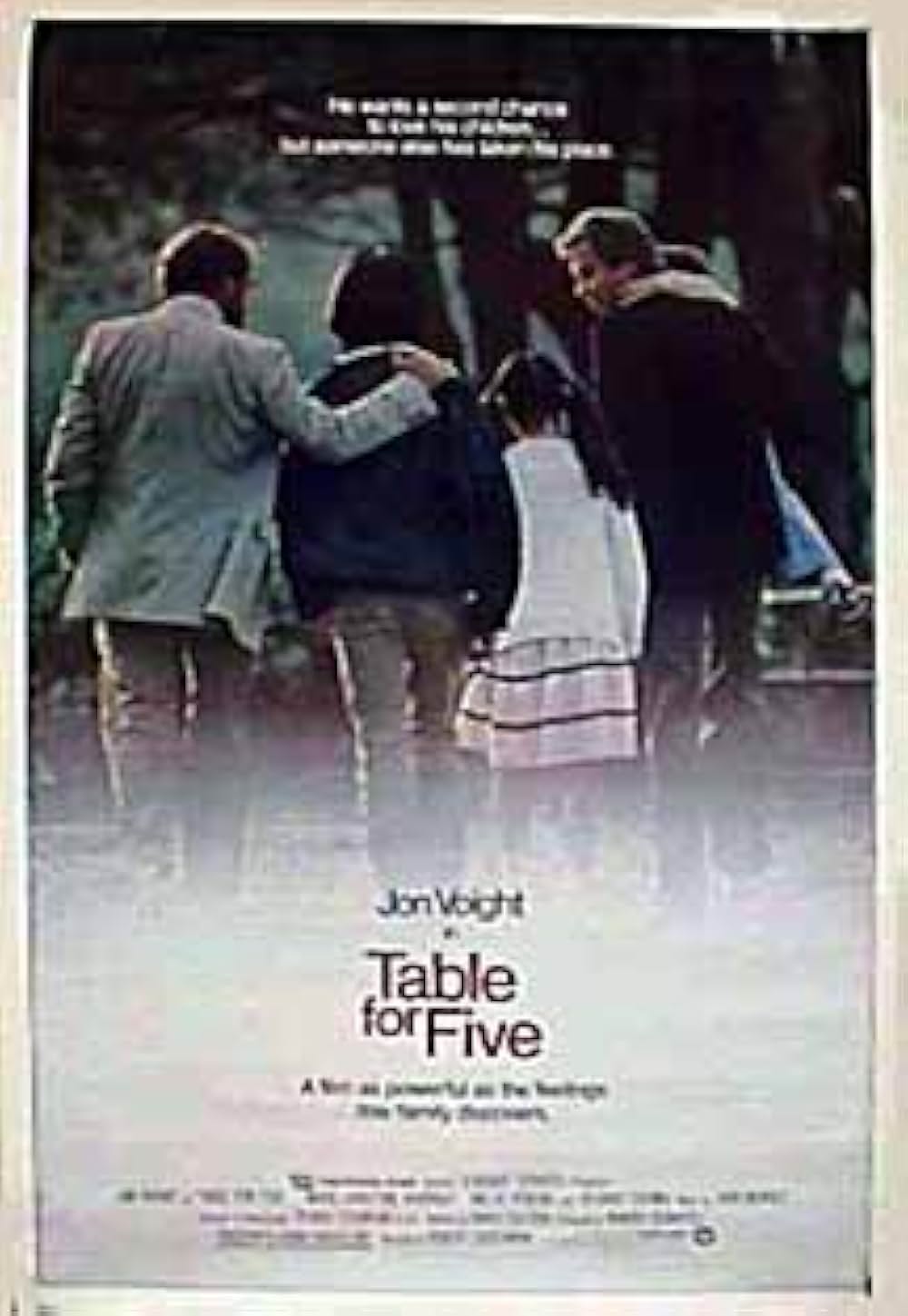 5人のテーブルの画像