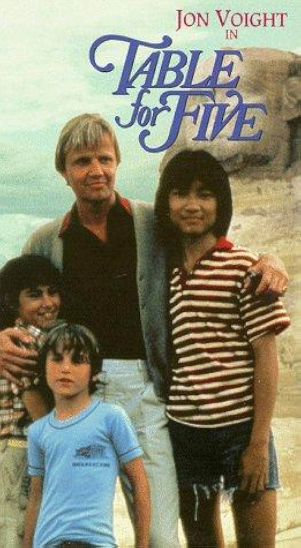 5人のテーブルの画像