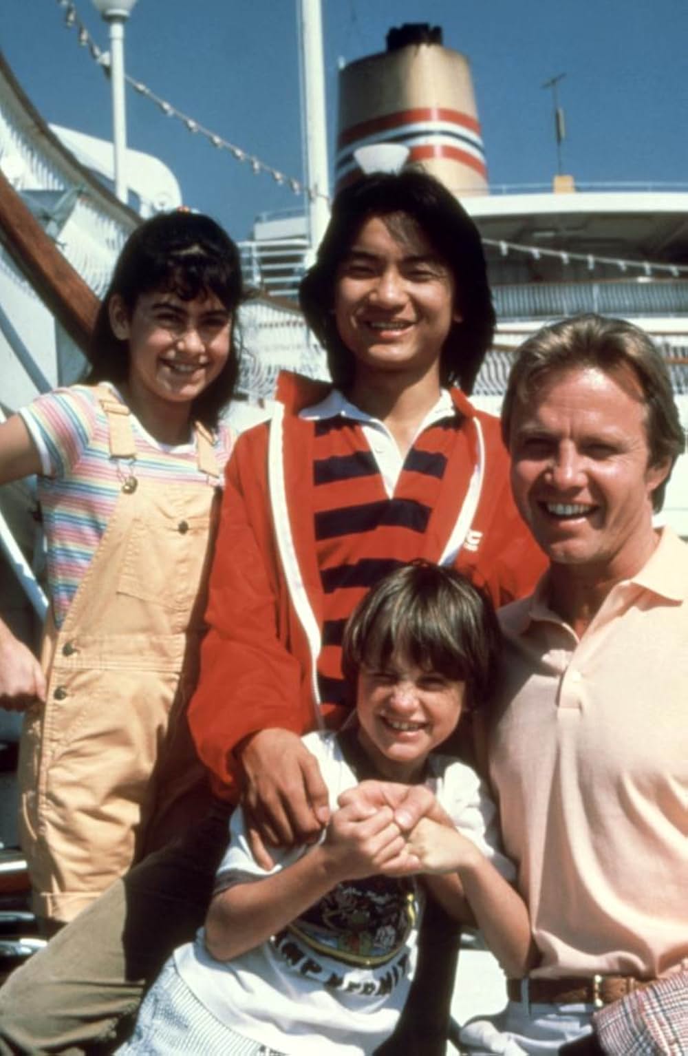 5人のテーブルの画像