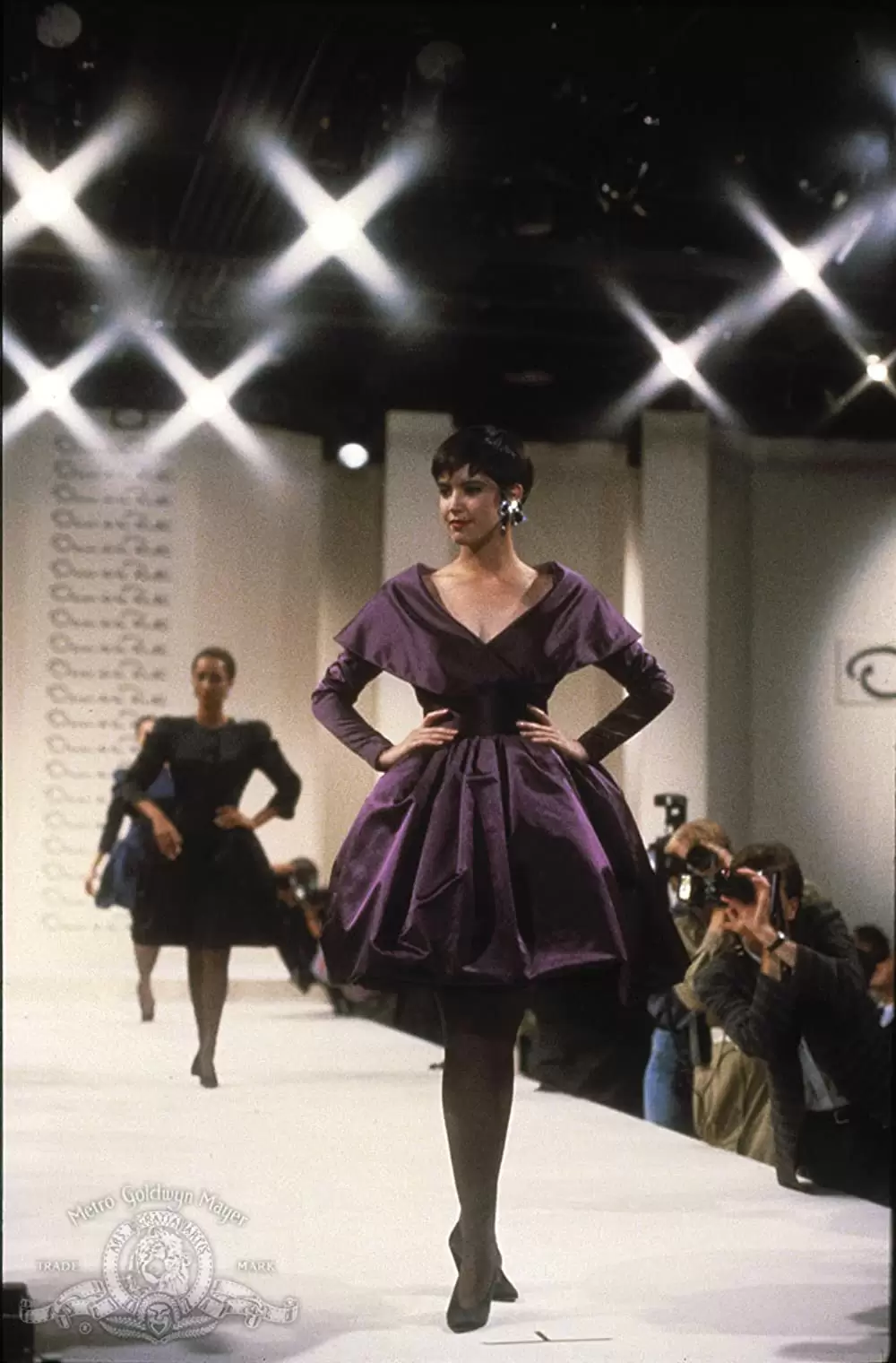 「再会の街／ブライトライツ・ビッグシティ」フィービー・ケイツの画像