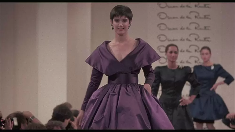 「再会の街／ブライトライツ・ビッグシティ」フィービー・ケイツの画像