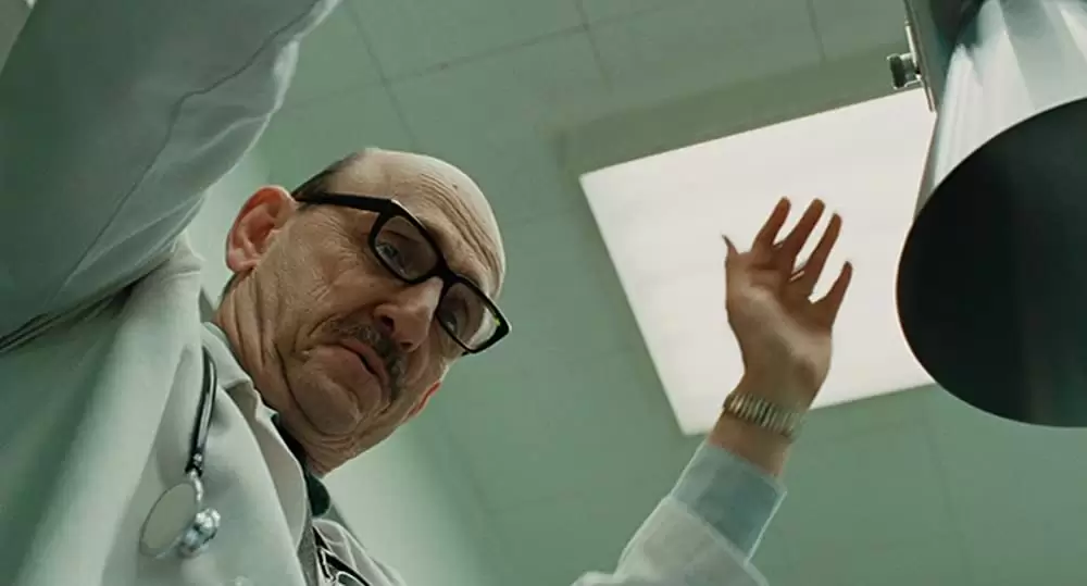 「シリアスマン」Raye Birkの画像