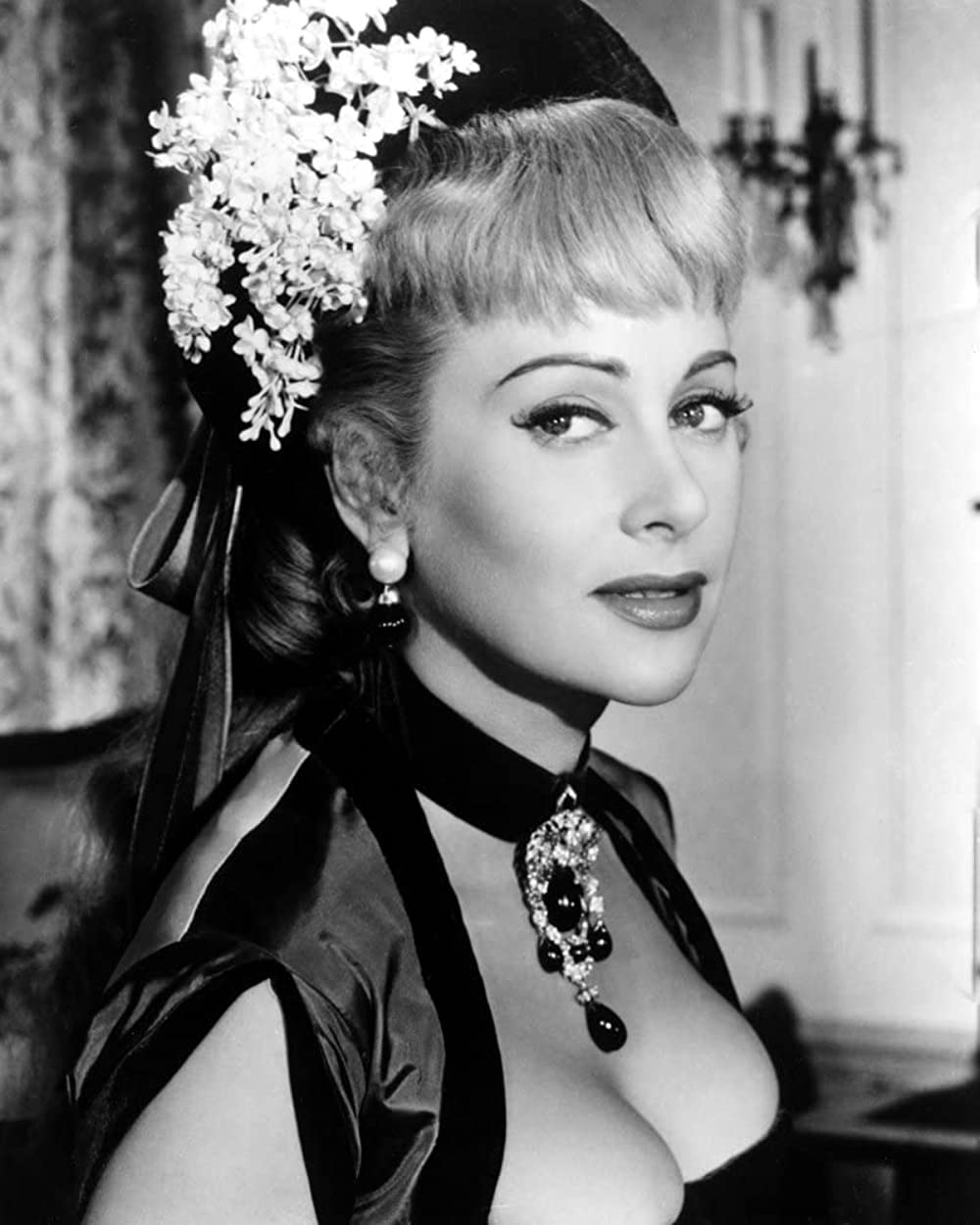 女優ナナの画像