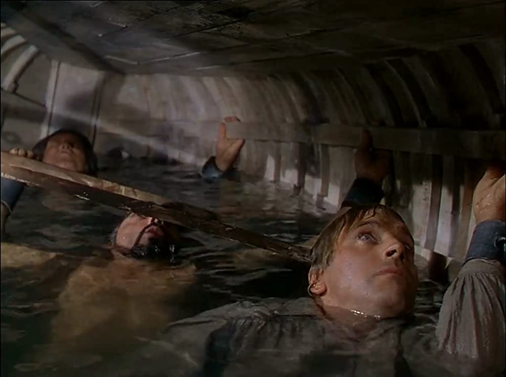 真紅の盗賊の画像