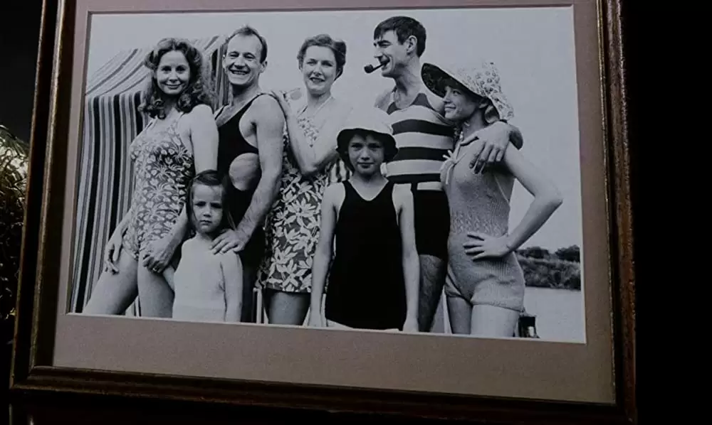 「戦場の小さな天使たち」Sammi Davis & デビッド・ヘイマン & サラ・マイルズ & ジェラルディン・ミュア & デリック・オコナー & セバスチャン・ライス＝エドワーズ & スーザン・ウールドリッジの画像