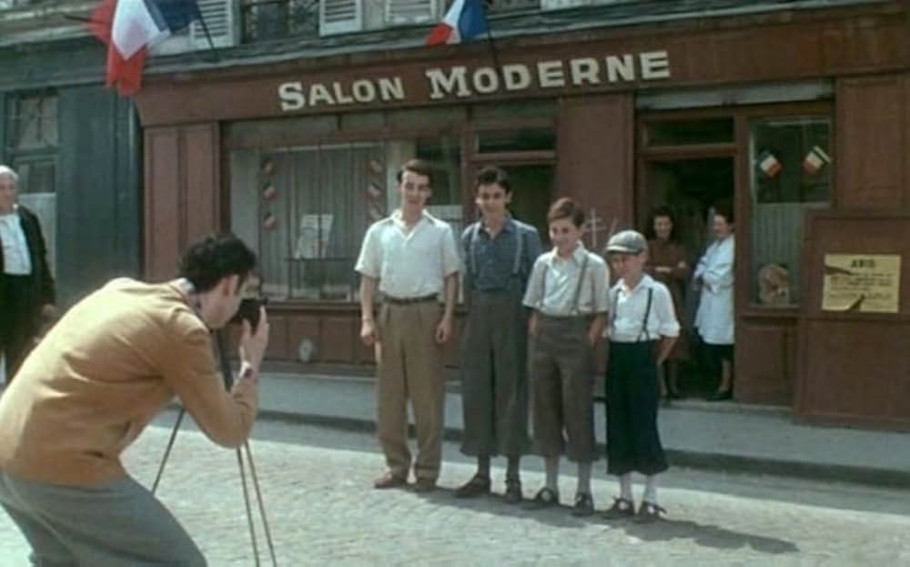 小さな赤いビー玉の画像