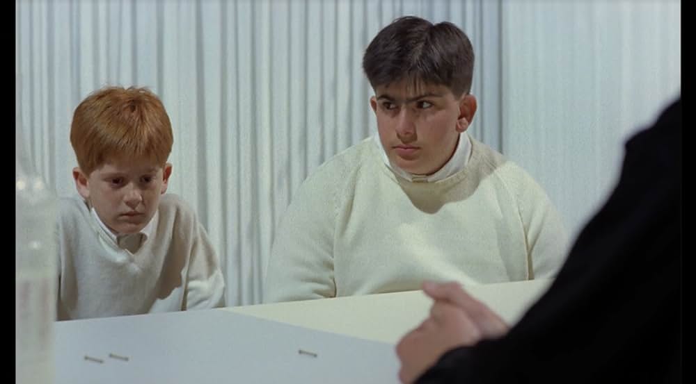 月の子どもの画像