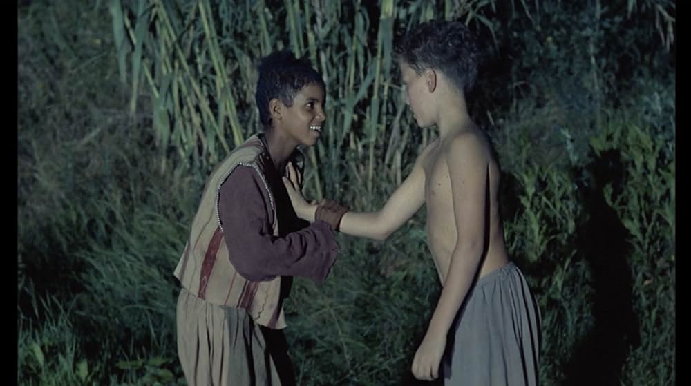 月の子どもの画像