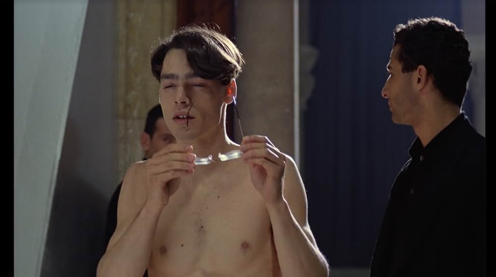 月の子どもの画像