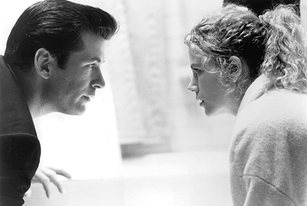 冷たい月を抱く女 解説・レビュー・評価 映画ポップコーン
