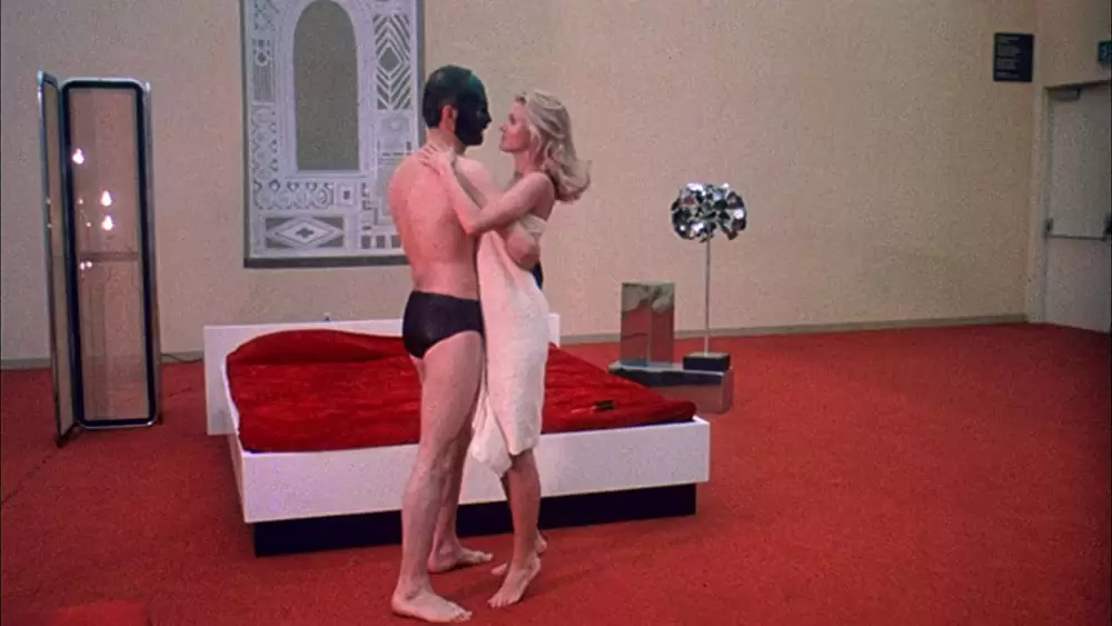 「デス・レース2000年」デビッド・キャラダイン & シモーネ・グリフェスの画像