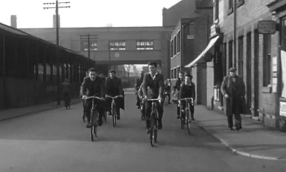 土曜の夜と日曜の朝の画像