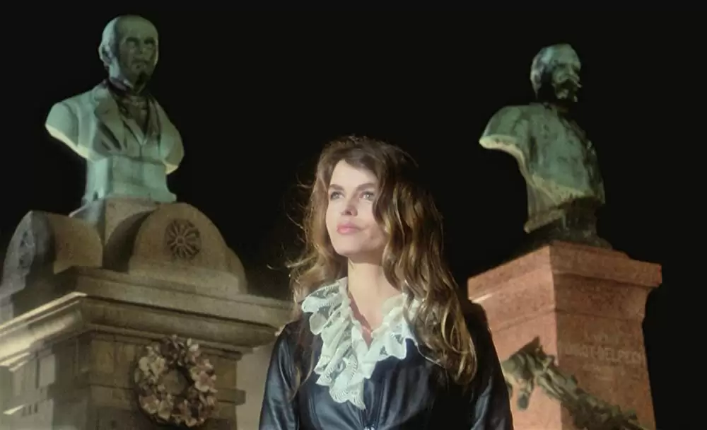 囚われの美女の画像