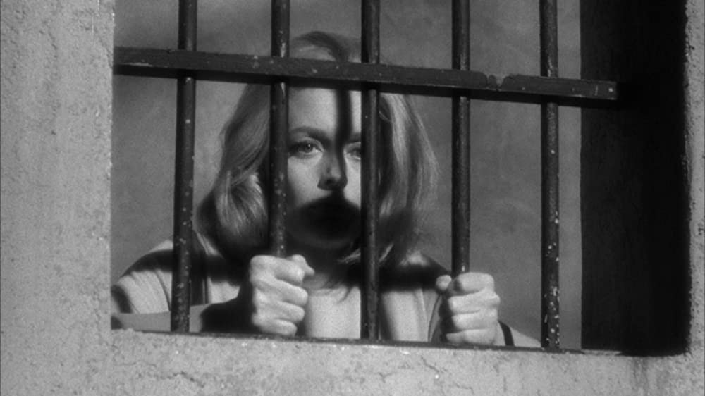 裸のキッスの画像