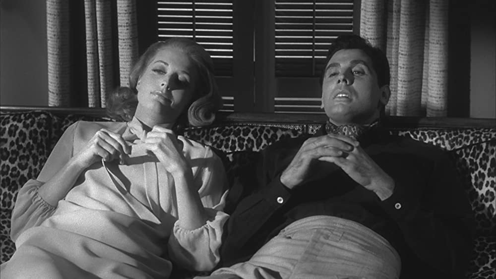 裸のキッスの画像