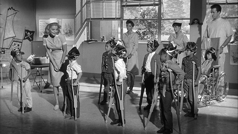 裸のキッスの画像