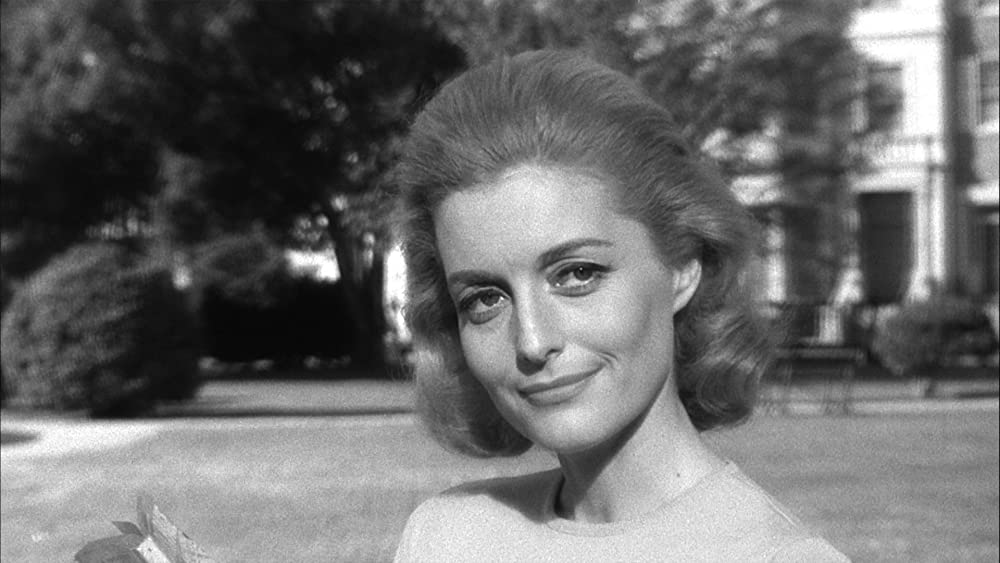 裸のキッスの画像