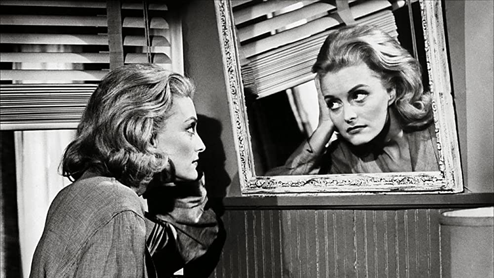 裸のキッスの画像