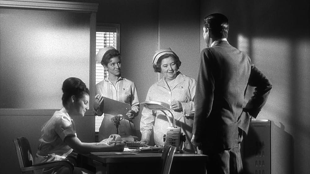 裸のキッスの画像