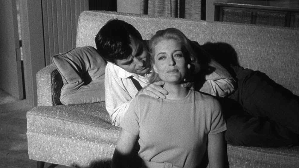 裸のキッスの画像