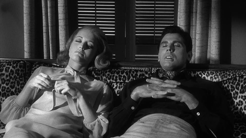 裸のキッスの画像