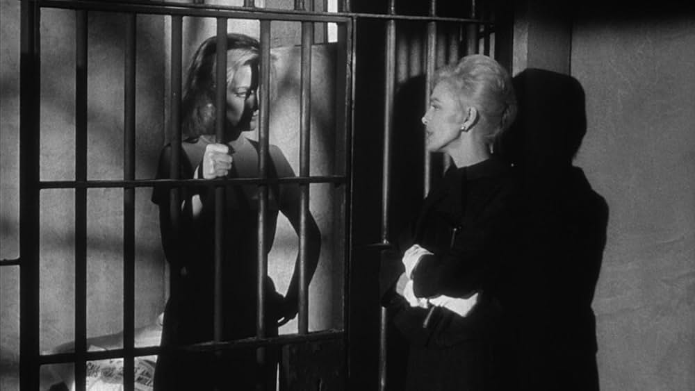 裸のキッスの画像