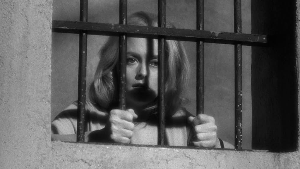 裸のキッスの画像