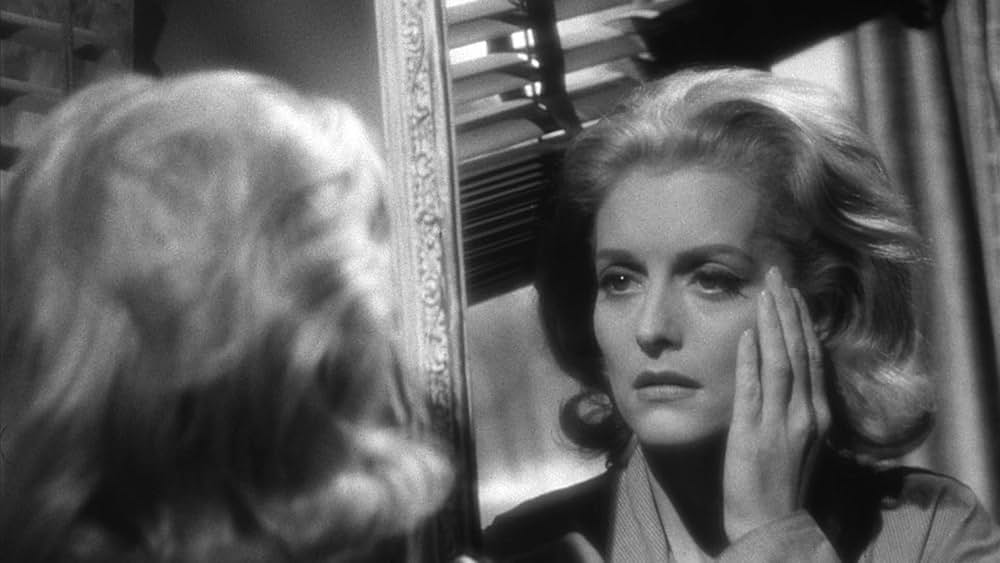 裸のキッスの画像