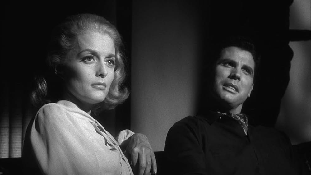 裸のキッスの画像