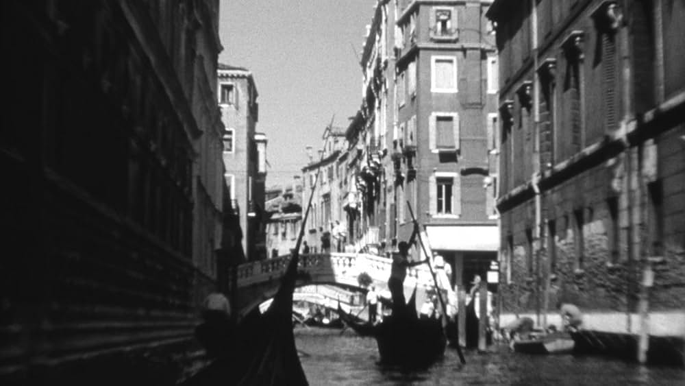 裸のキッスの画像