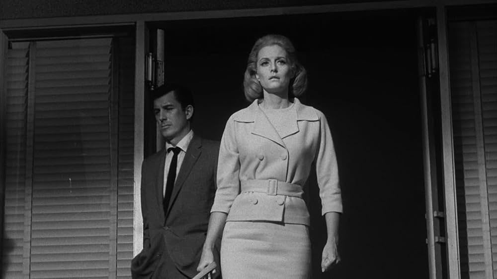 裸のキッスの画像