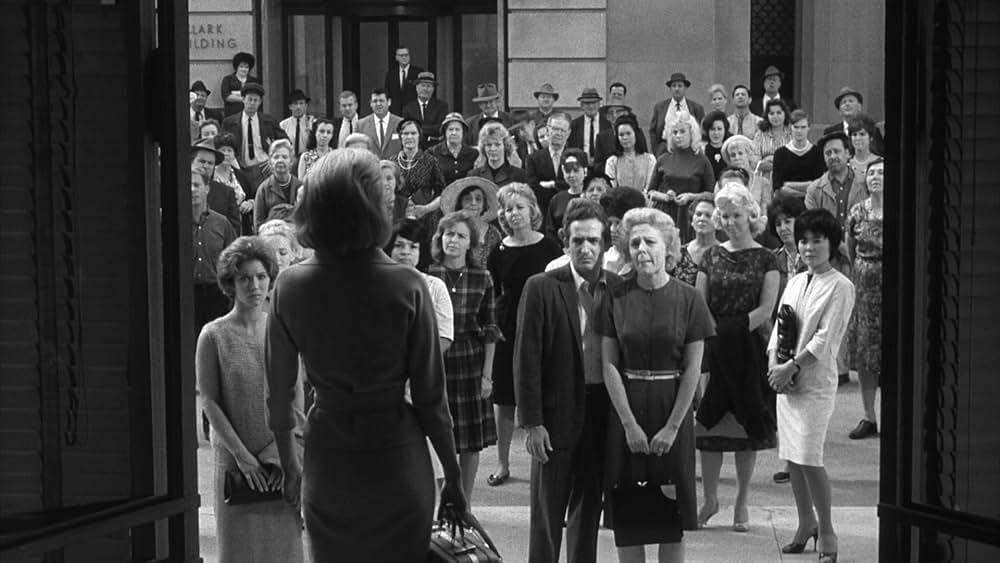 裸のキッスの画像