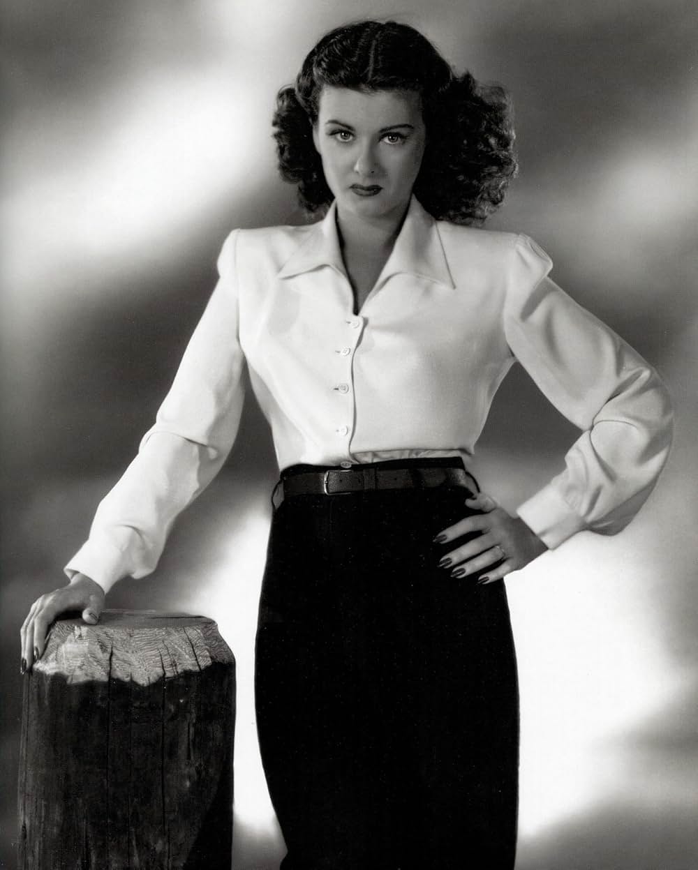 浜辺の女の画像