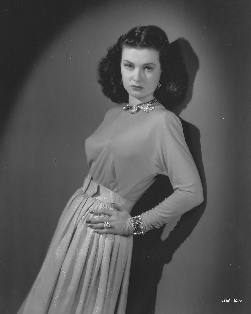 浜辺の女の画像