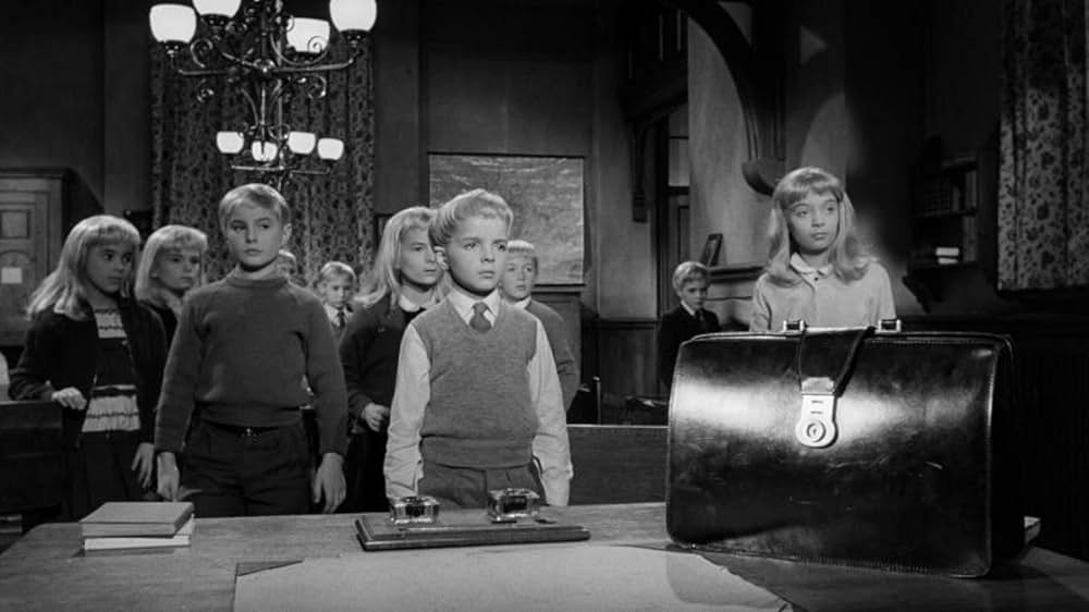 未知空間の恐怖／光る眼の画像