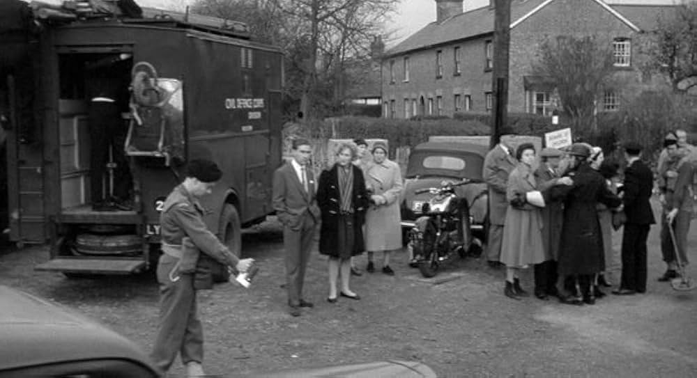 未知空間の恐怖／光る眼の画像