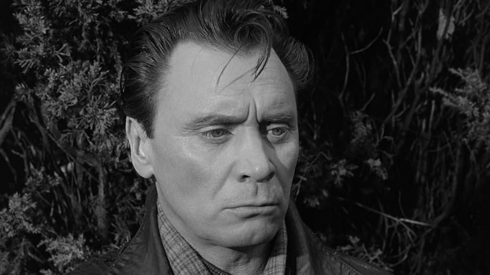 未知空間の恐怖／光る眼の画像